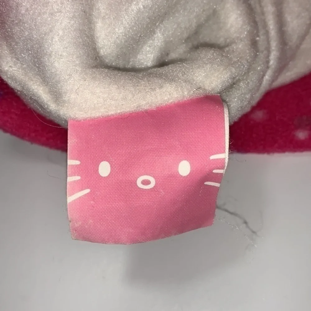Hello Kitty youth fleece hat with polka dots & bow.  100%‎ polyester.